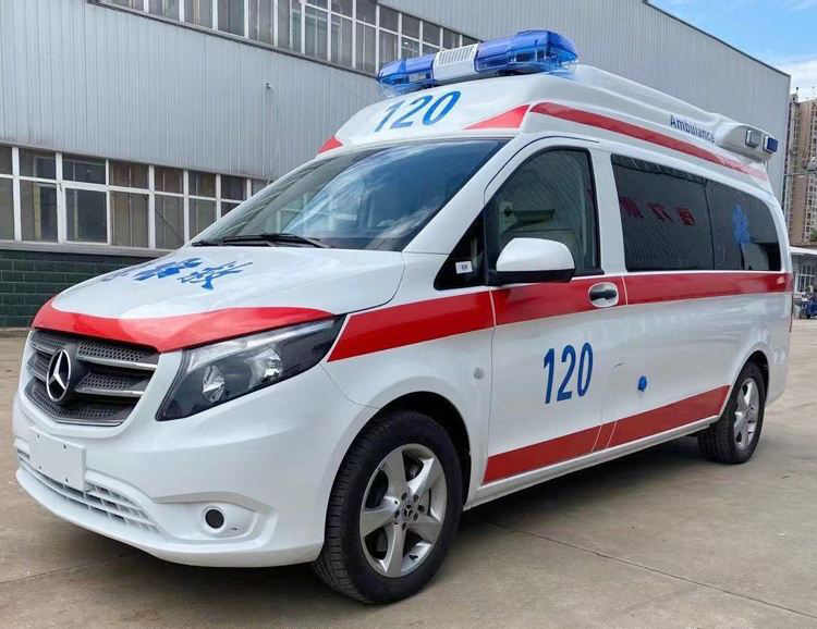 巴里坤哈萨克奔驰救护车